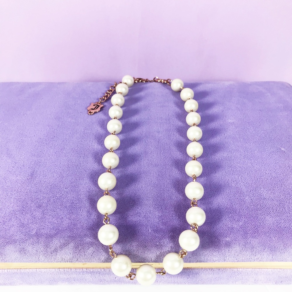 Juicy Couture gold linked White pearl necklace